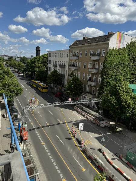 Möbliertes Wohnen! Exklusive, kernsanierte 2-Zimmer-Wohnung mit Balkon und EBK in Berlin — photo 1